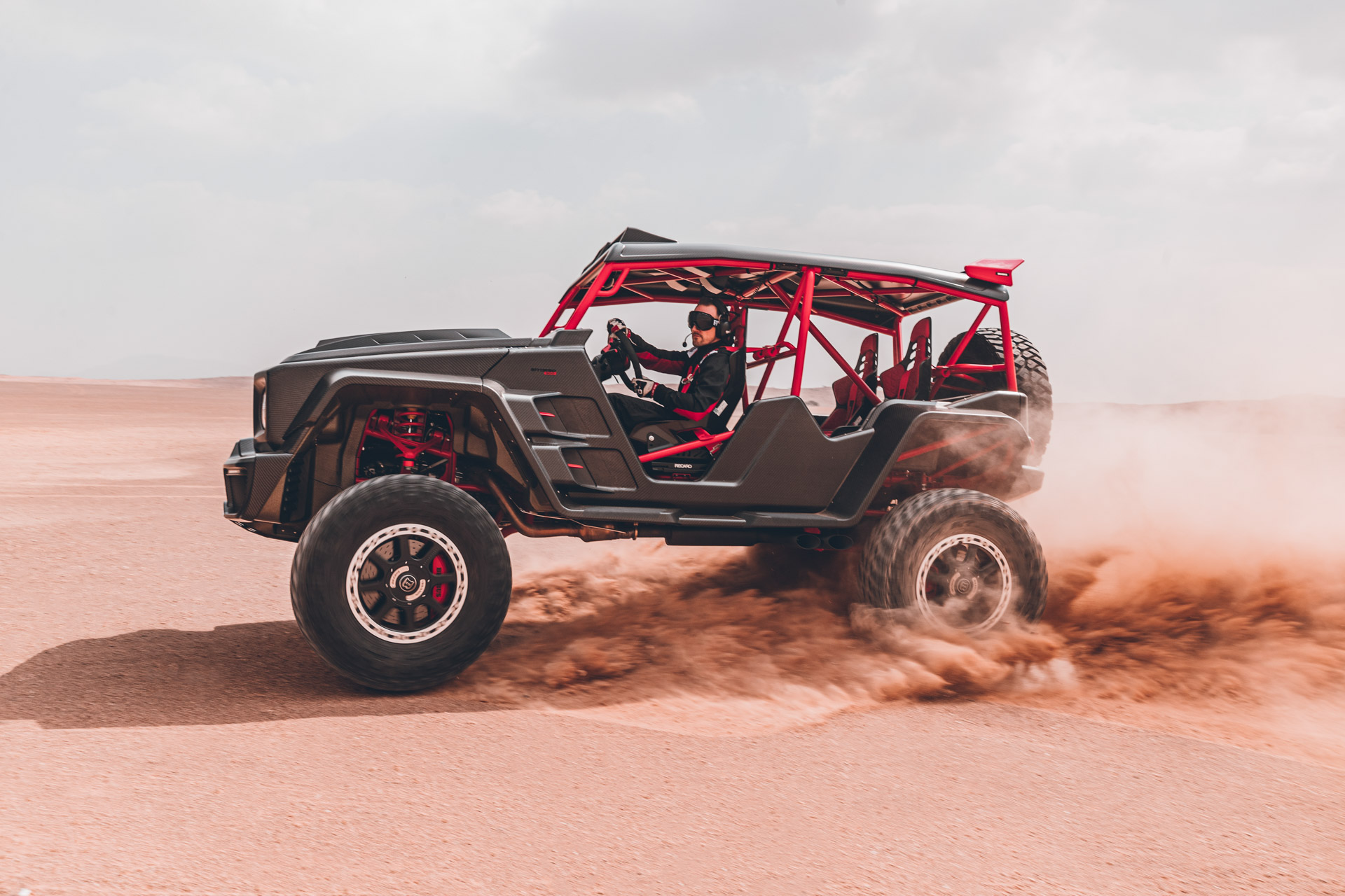 brabus-crawler-tested-in-a-sandy-dune