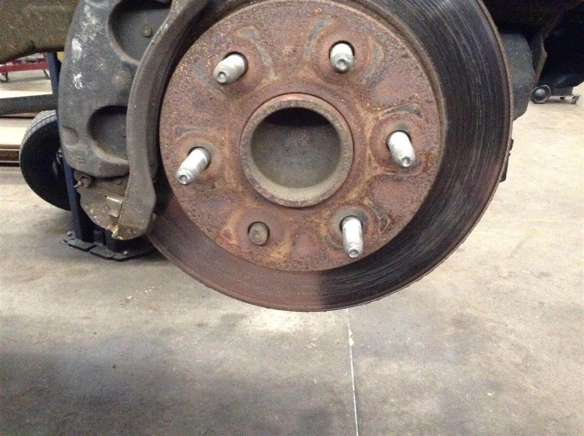 broken-wheel-stud