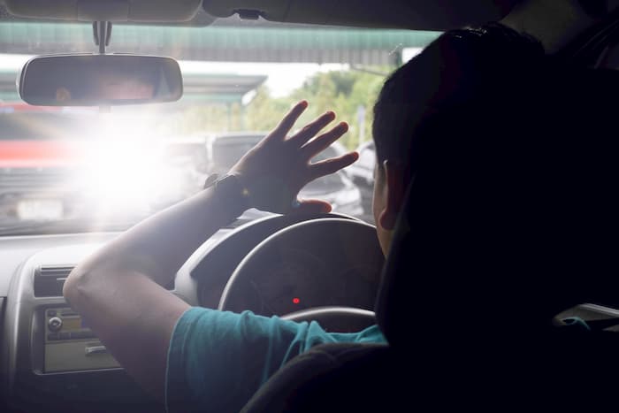 blinding-other-drivers-on-the=road-can-cause-some-serious-injures